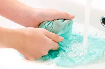 مكون فعال لإزالة الكلور من الملابس الملونة مهما كانت البقعة هتختفي فوراً