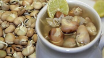 طريقة عمل شوربة الفول النابت بمذاق شهي ولذيذ وطعمها لا يقاوم اعمليها كل يوم ودفي عيالك