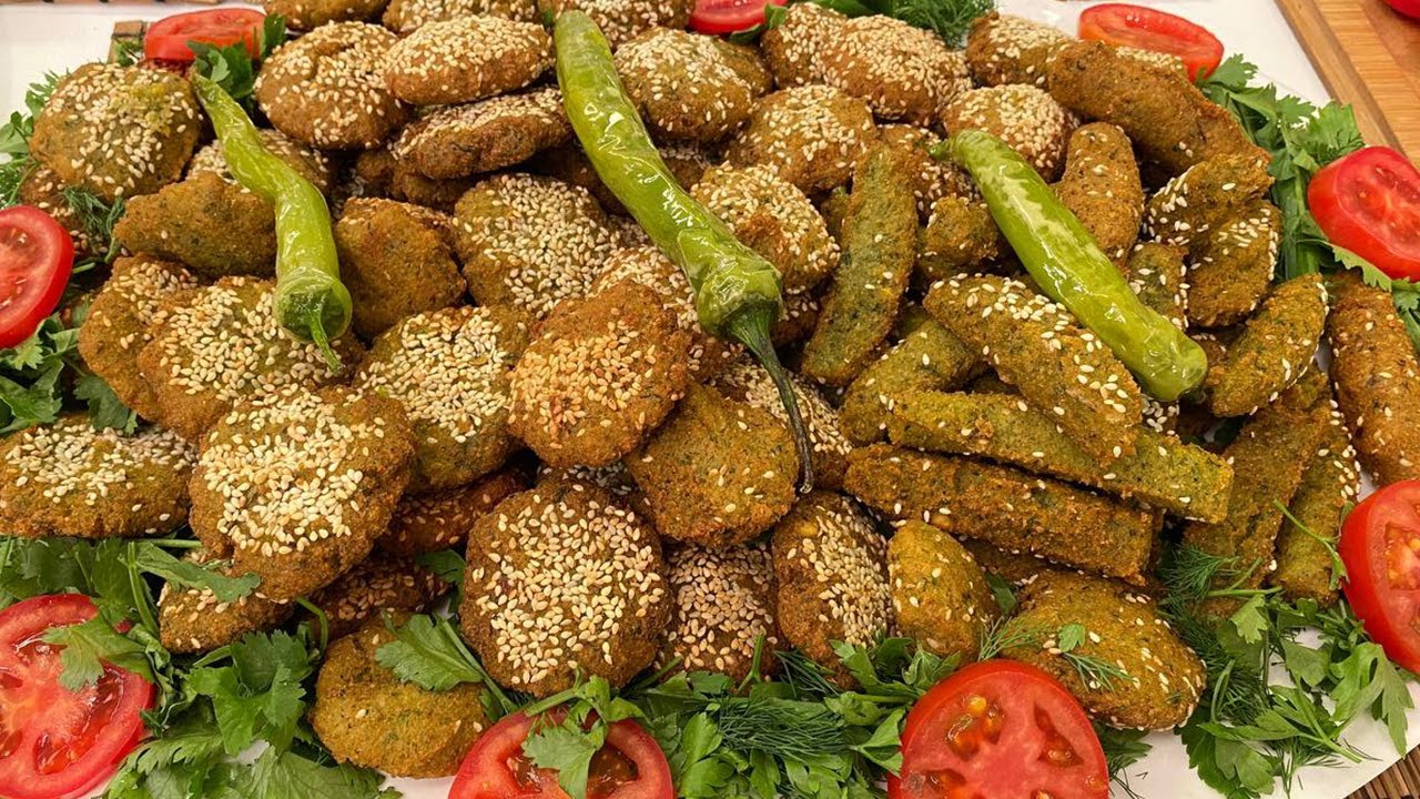 أسهل طريقة لعمل عجينة الطعمية “الفلافل” في البيت لألذ سحور في رمضان