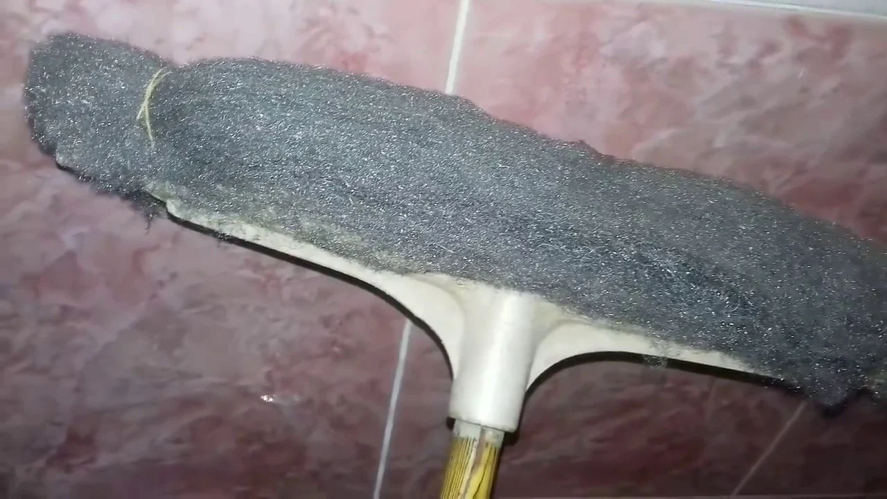 اختراع في الجون.. خلطة عبقرية.. تنظيف سيراميك المطبخ من الدهون المتراكمة حتي لو ليها سنين هتزول 5 اختراع في الجون.. خلطة عبقرية.. تنظيف سيراميك المطبخ من الدهون المتراكمة حتي لو ليها سنين هتزول