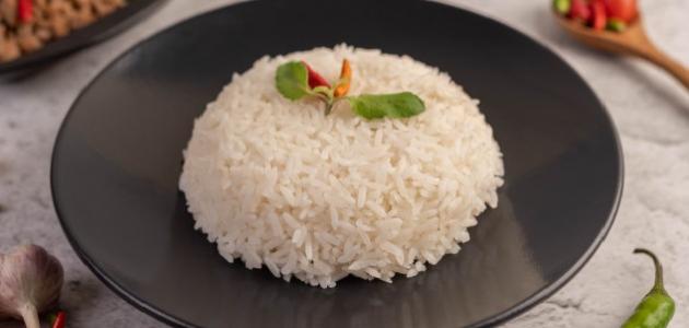 وداعاً للتعقيد لكل ست بيت جديدة في المطبخ! إليكِ أسهل وأسرع طريقة لعمل الأرز الأبيض بنكهة لا تُقاوم! 5 وداعاً للتعقيد لكل ست بيت جديدة في المطبخ! إليكِ أسهل وأسرع طريقة لعمل الأرز الأبيض بنكهة لا تُقاوم!
