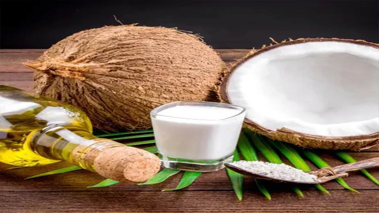 أدهني زيت جوز الهند على شعرك وجسمك وتخلصي من مشاكل عديدة 5 أدهني زيت جوز الهند على شعرك وجسمك وتخلصي من مشاكل عديدة
