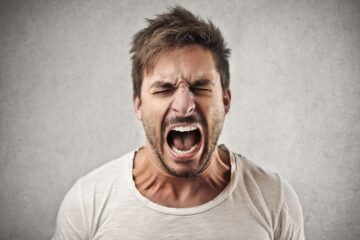هل الشخص العصبي مريض نفسي؟ وما هي طرق التعامل معه بإيجابية؟