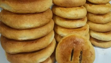 حضري القرص الفلاحي الطرية بالعجوة في دقائق بمكونات سهلة وبسيطة وطعم يبهر عيلتك