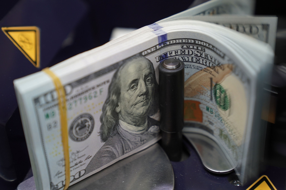عاجل.. مليارات الدولارات تتدفق إلى خزائن الحكومة "مفاجأة بالسعر الرسمي للدولار أمام الجنيه الآن" 5 عاجل.. مليارات الدولارات تتدفق إلى خزائن الحكومة “مفاجأة بالسعر الرسمي للدولار أمام الجنيه الآن”