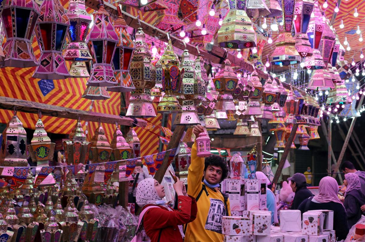 رمضان كريم.. البحوث الفلكية يحدد موعد أول أيام الشهر الفضيل وعدد أيامه 5 رمضان كريم.. البحوث الفلكية يحدد موعد أول أيام الشهر الفضيل وعدد أيامه