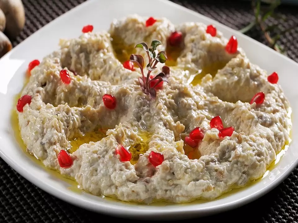 استعدى بمنيو رمضان.. طريقة عمل البابا غنوج زي المطاعم بطعم لذيذ ويفتح النفس 5 استعدى بمنيو رمضان.. طريقة عمل البابا غنوج زي المطاعم بطعم لذيذ ويفتح النفس