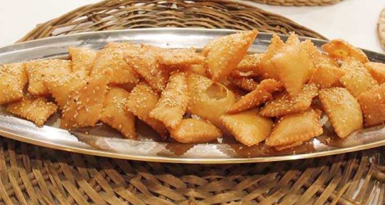 طريقة عمل البغاشة بالسمسم بمكونات بسيطة وطعم رائع 5 طريقة عمل البغاشة بالسمسم بمكونات بسيطة وطعم رائع