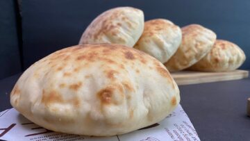طريقة عمل الخبز الطري في الفرن بوصفة سهلة وسريعة ف البيت
