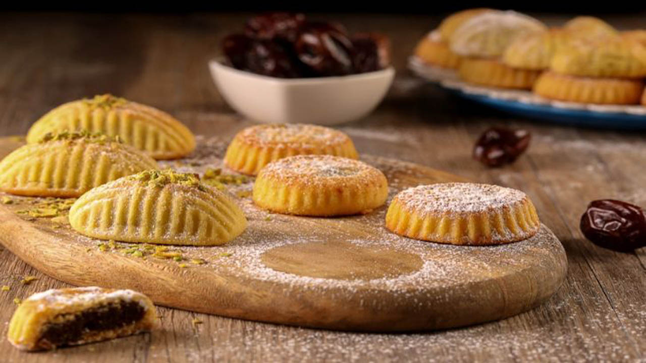 حلي فطارهم في رمضان.. طريقة عمل المعمول بالتمر في البيت بكل الأسرار لطعم حكاية