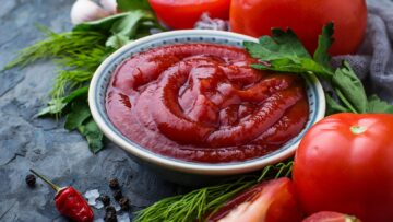 استمتعي بتجربة تحضير صوص الكاتشب في منزلك: أسرار الطعم اللذيذ!