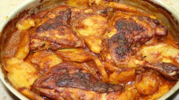 طريقة عمل صينية البطاطس بالفراخ في المنزل لضمان النظافة وتوفير المال