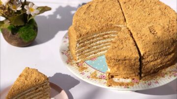 طريقة عمل كيكة العسل بالكريمة هدوب في بوقك ومش هتفكري تشتري معاها أي حلويات في عزوماتك