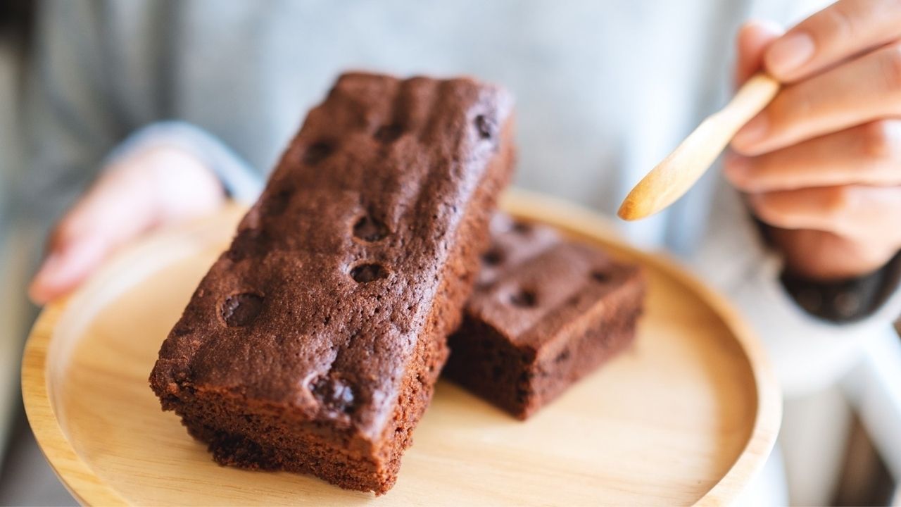 كيكة براونيز بنص كوباية زبدة هتاكلي صوابعك وراها وطعمها خطييييير 5 كيكة براونيز بنص كوباية زبدة هتاكلي صوابعك وراها وطعمها خطييييير