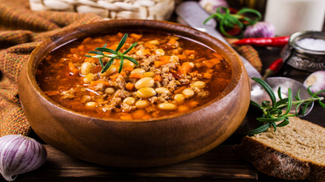 على الطريقة السورية.. كيف يمكن تحضير طبق الفول بالحمص بطعم خطير 5 على الطريقة السورية.. كيف يمكن تحضير طبق الفول بالحمص بطعم خطير