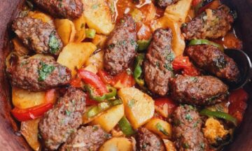 بطعم مميز.. طريقة عمل طاجن البطاطس بالكفتة بخطوات بسيطة في المنزل