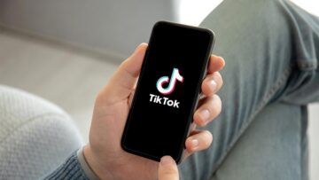 كيف تحفظ مقاطع تيك توك بسهولة