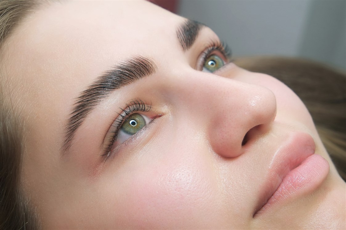 زيت السمسم وروزماري لتكثيف الحواجب دون الحاجة إلي علاج 5 زيت السمسم وروزماري لتكثيف الحواجب دون الحاجة إلي علاج