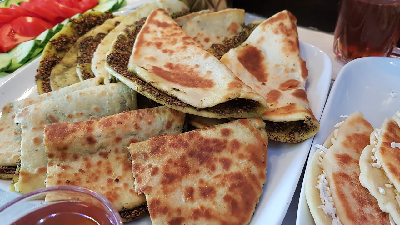 مناقيش الزعتر والجبنة بدون فرن وأحلى من الجاهز
