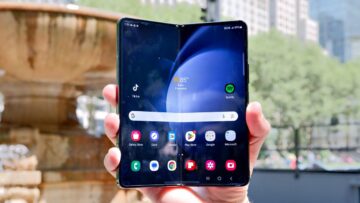 أفضل موبايل تحفة” من Samsung في 2023 أليك سعر ومواصفات أفضل هاتف Galaxy Z Fold 3 في السعودية والإمارات ومصر