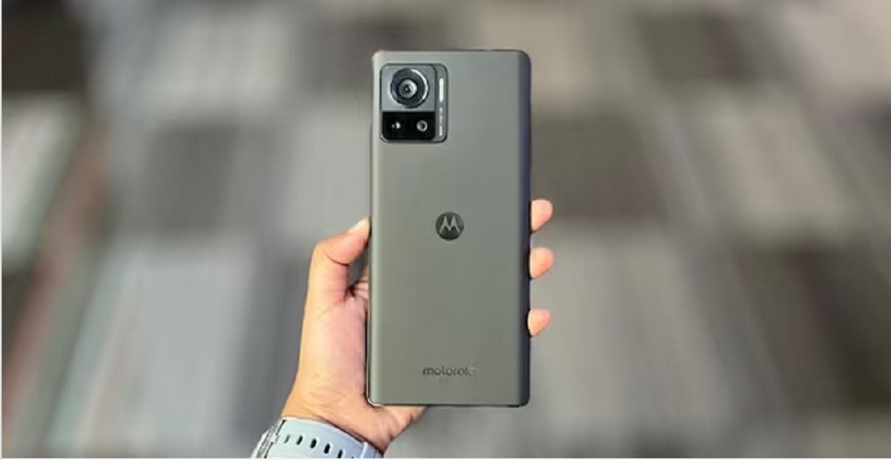 هاتف Motorola Edge 30 Ultra بكاميرا 200 ميجابكسل يحصل على تحديث أندرويد 14 بمزايا جبارة