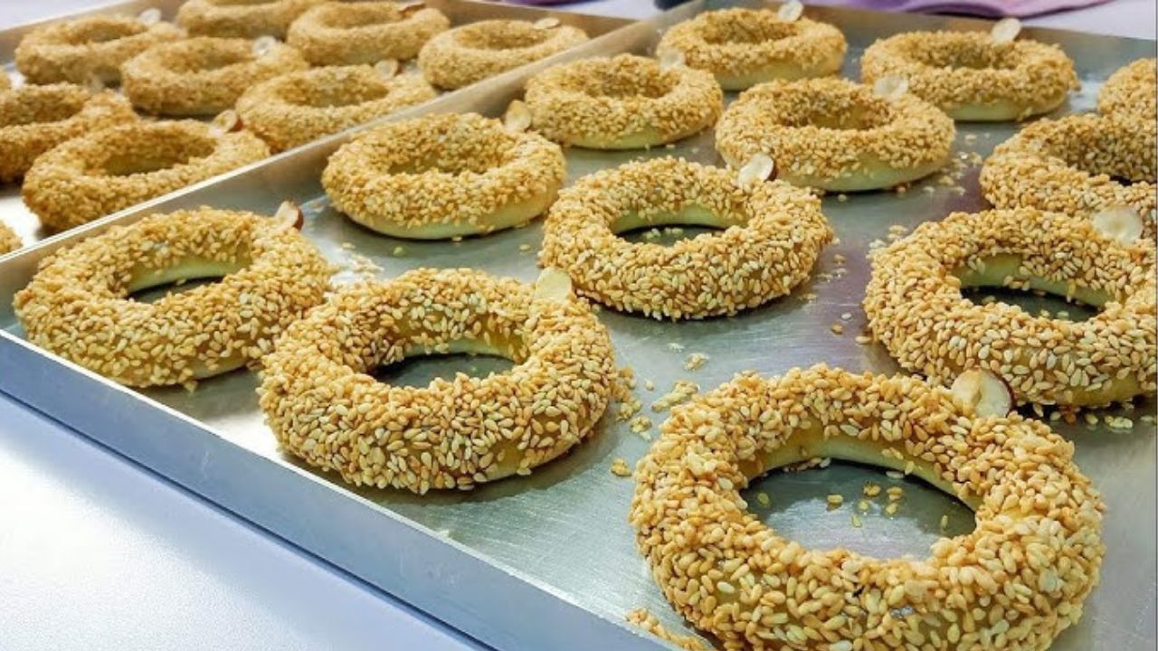 خطوة بخطوة.. وصفة هلالات التمر السريعة في البيت من غير زبدة ولا سمنة