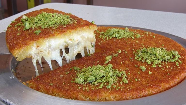 أسرار الطهي الشرقي: طريقة سهلة ومبتكرة لإعداد كنافة الجبن اللذيذة في رمضان 5 أسرار الطهي الشرقي: طريقة سهلة ومبتكرة لإعداد كنافة الجبن اللذيذة في رمضان