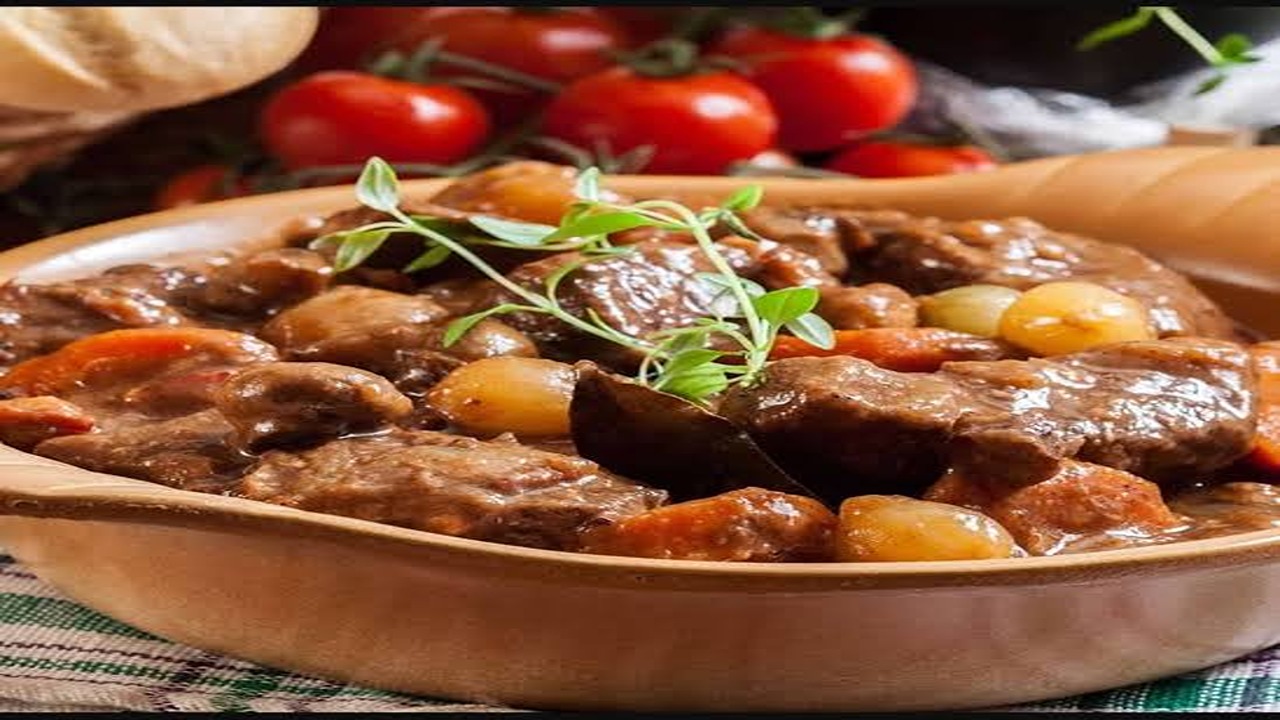 حضري نفسك للعيد.. طريقة عمل طاجن اللحم بالبصل على أصوله.. بمذاق ولا أروع ورائحة ممتازة