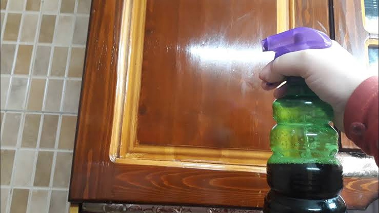 طرق فعالة 100% في تنظيف وتلميع الأثاث الخشبي من الأتربة والغبار.. جهزيها للعيد 5 طرق فعالة 100% في تنظيف وتلميع الأثاث الخشبي من الأتربة والغبار.. جهزيها للعيد