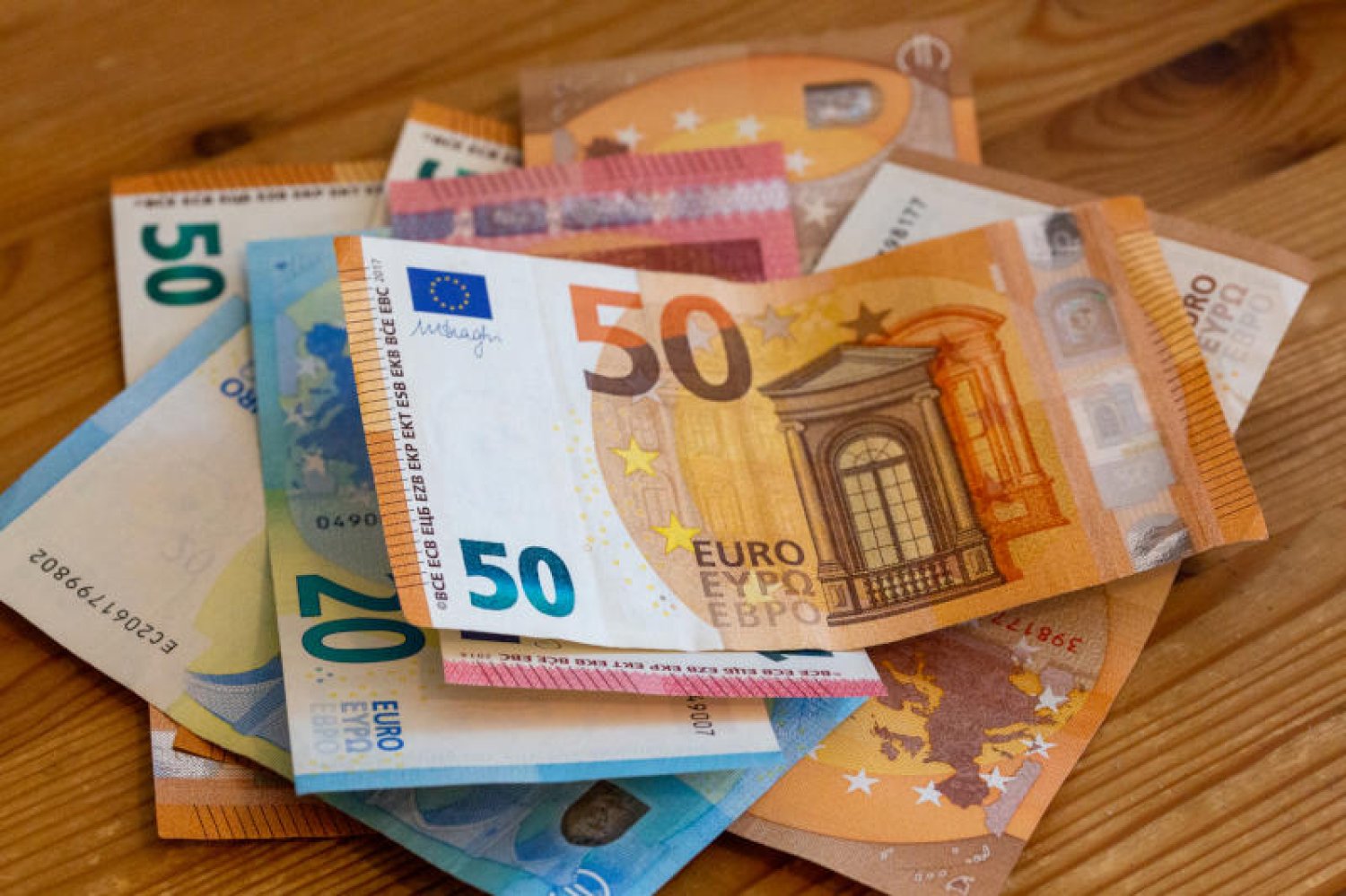 سعر صرف اليورو أمام الجنيه المصري اليوم الإثنين 27 مايو 2024 5 سعر صرف اليورو أمام الجنيه المصري اليوم الإثنين 27 مايو 2024