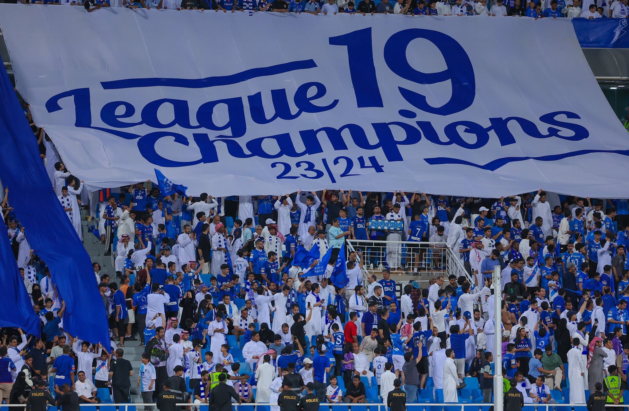 المملكة أرينا تتزين للاحتفال باللقب الـ 68 .. رابط حجز تذاكر مباراة الهلال والطائي في الدوري السعودي 2024 5 المملكة أرينا تتزين للاحتفال باللقب الـ 68 .. رابط حجز تذاكر مباراة الهلال والطائي في الدوري السعودي 2024