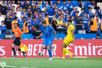 من هو حكم مباراة النصر والهلال في الجولة 32 من دوري روشن السعودي للمحترفين؟