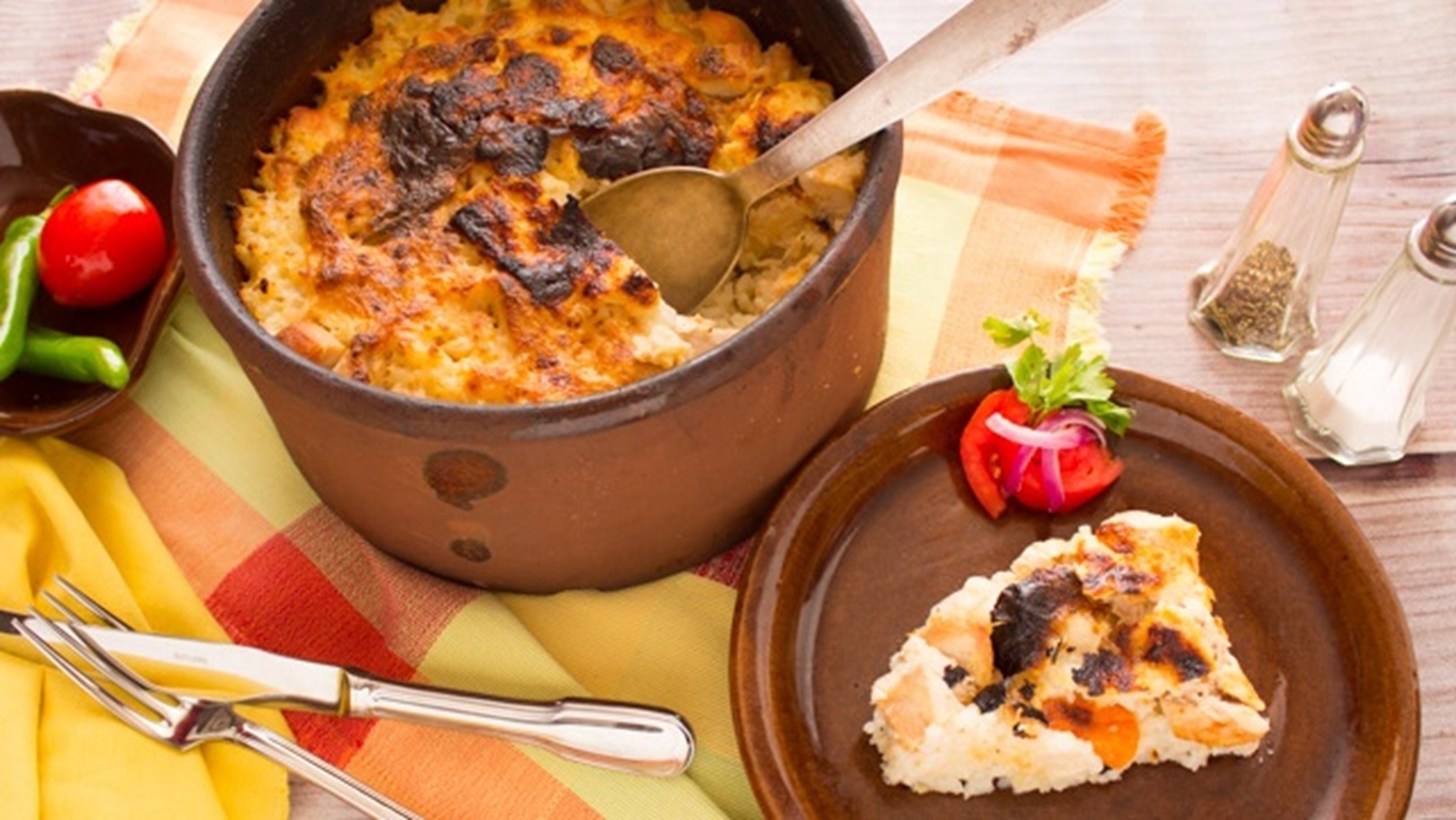 طريقة ومكونات تحضير طاجن الأرز المعمر باللحمة أو بالحمام في المنزل خطوة بخطوة 5 طريقة ومكونات تحضير طاجن الأرز المعمر باللحمة أو بالحمام في المنزل خطوة بخطوة