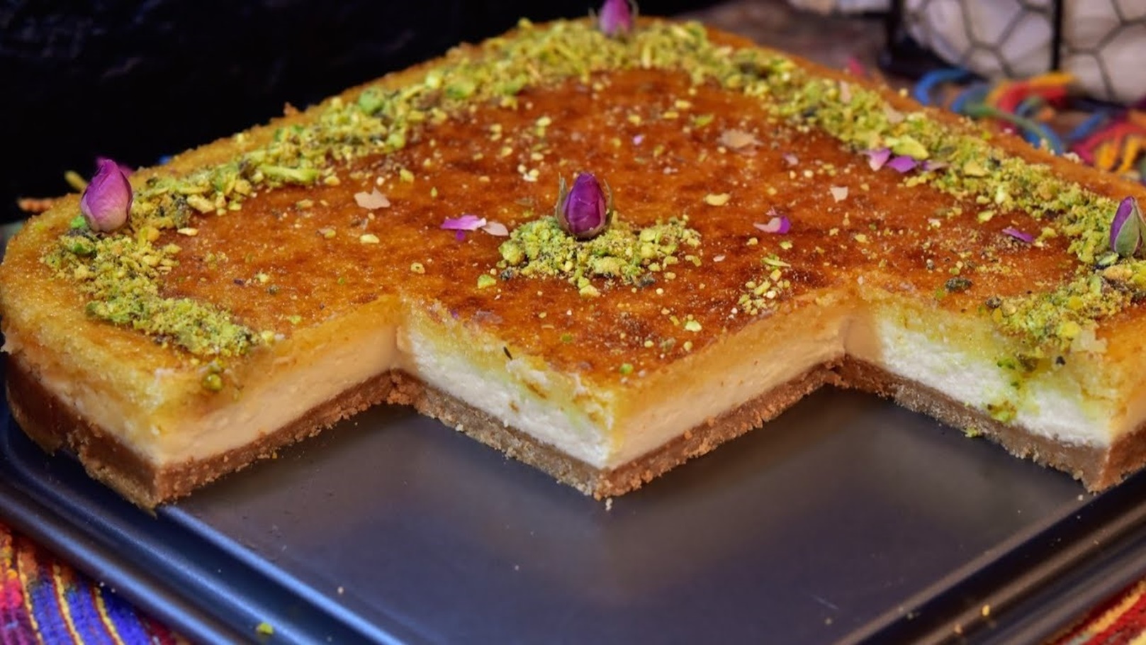 خطوة بخطوة .. طريقة عمل البسبوسة بالقشطة وجوز الهند بقوام طري وشهي