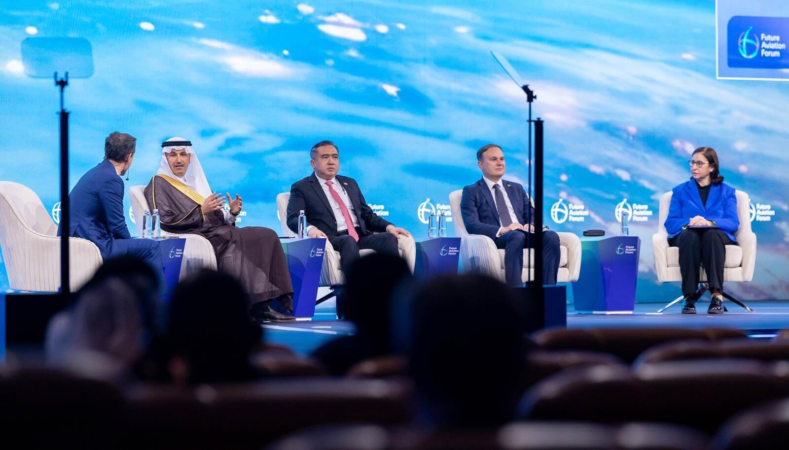 الدعليج بمؤتمر مستقبل الطيران: نهدف لزيادة ركاب المملكة لـ 330 مليون مسافر و250 وجهة عالمية 5 الدعليج بمؤتمر مستقبل الطيران: نهدف لزيادة ركاب المملكة لـ 330 مليون مسافر و250 وجهة عالمية