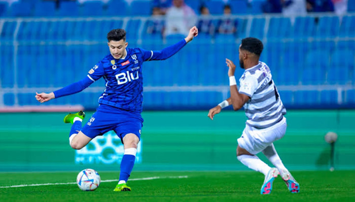 الزعيم يحتفل بالكأس على المملكة أرينا .. طريقة حجز تذاكر مباراة الهلال والطائي في الدوري السعودي 2024
