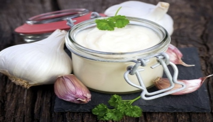 من المطبخ السوري .. طريقة عمل الثومية بخطوات بسيطة وأسرار نجاحها 5 من المطبخ السوري .. طريقة عمل الثومية بخطوات بسيطة وأسرار نجاحها