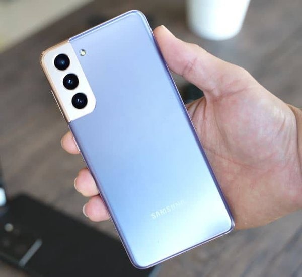 Galaxy S21: تحفة سامسونج الفنية التي تتقدم بك إلى عالم الألوان والابتكار