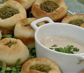 طريقة عمل فطيرة الفلافل السريعة بعجينة قطنية أحلى من المطاعم