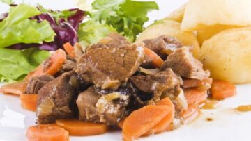 طريقة عمل صينية اللحمة بالخضار بطعم مميز ولا أحلى