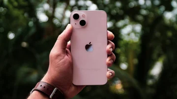 “إمكانيات جبارة”.. تعرف على مواصفات هاتف iPhone 13 والسعر الرسمي للهاتف في مصر والسعودية والإمارات