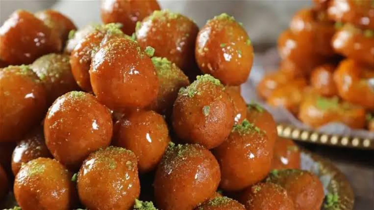 اعملي احلي زلابية لقمة القاضي اللذيذة في المنزل بخطوات سهلة.. هتبقي احلي من محلات الحلويات 6 اعملي احلي زلابية لقمة القاضي اللذيذة في المنزل بخطوات سهلة.. هتبقي احلي من محلات الحلويات
