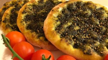 طريقة عمل المناقيش بالزعتر السورية بطريقة اقتصادية ومذاق رائع