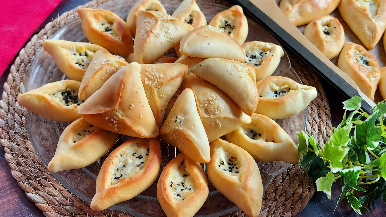 طرية مثل القطن وطعمها خرافي اعملي فطائر بالجبنة مورقة في الفرن بالمنزل 5 طرية مثل القطن وطعمها خرافي اعملي فطائر بالجبنة مورقة في الفرن بالمنزل