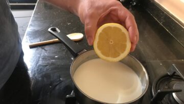 فكرة أغلي من الذهب.. حطي ليمونة علي الحليب وشوفي المفاجاة هتبهرك هتوفرلك فلوس كتير اختراع كان غايب عننا ياريت عرفته من زمان