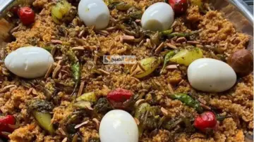 من أشهر الأطباق السعودية تعرفي على طريقة عمل المفلق الحساوي بالروبيان والجريش بكل النكات على أصولها