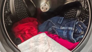 لها فوائد أم لا.. ضعي مناديل مبلله مع الغسيل وشاهدي بعض النتائج المبهرة !!