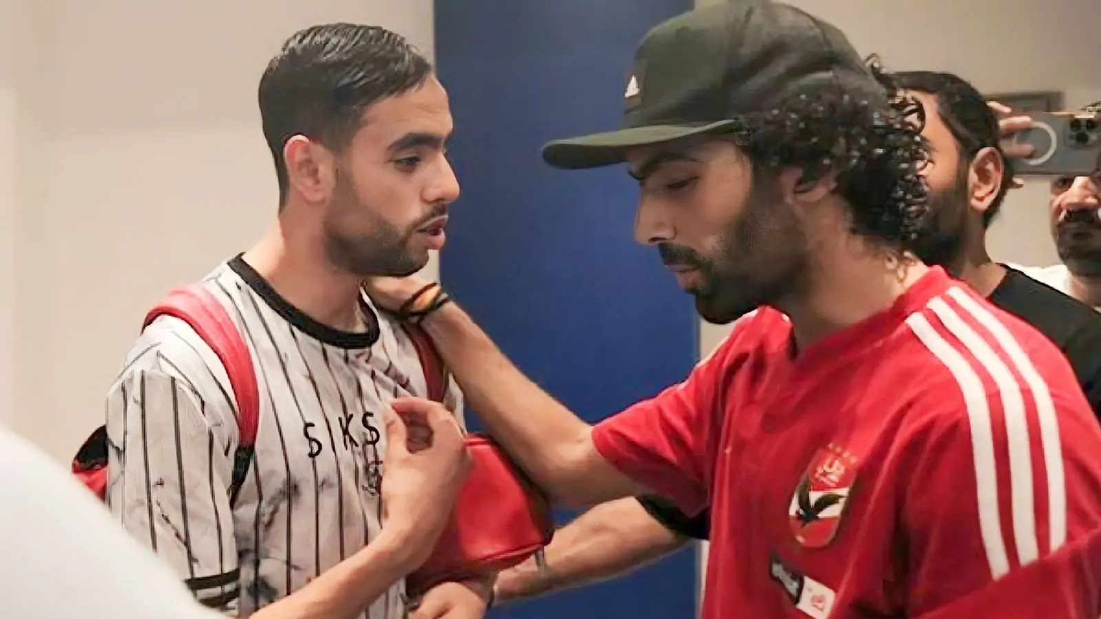 تدخل عاجل لحل أزمة الشحات والشيبي.. "من يحسم زمام الأمور؟" 5 تدخل عاجل لحل أزمة الشحات والشيبي.. “من يحسم زمام الأمور؟”
