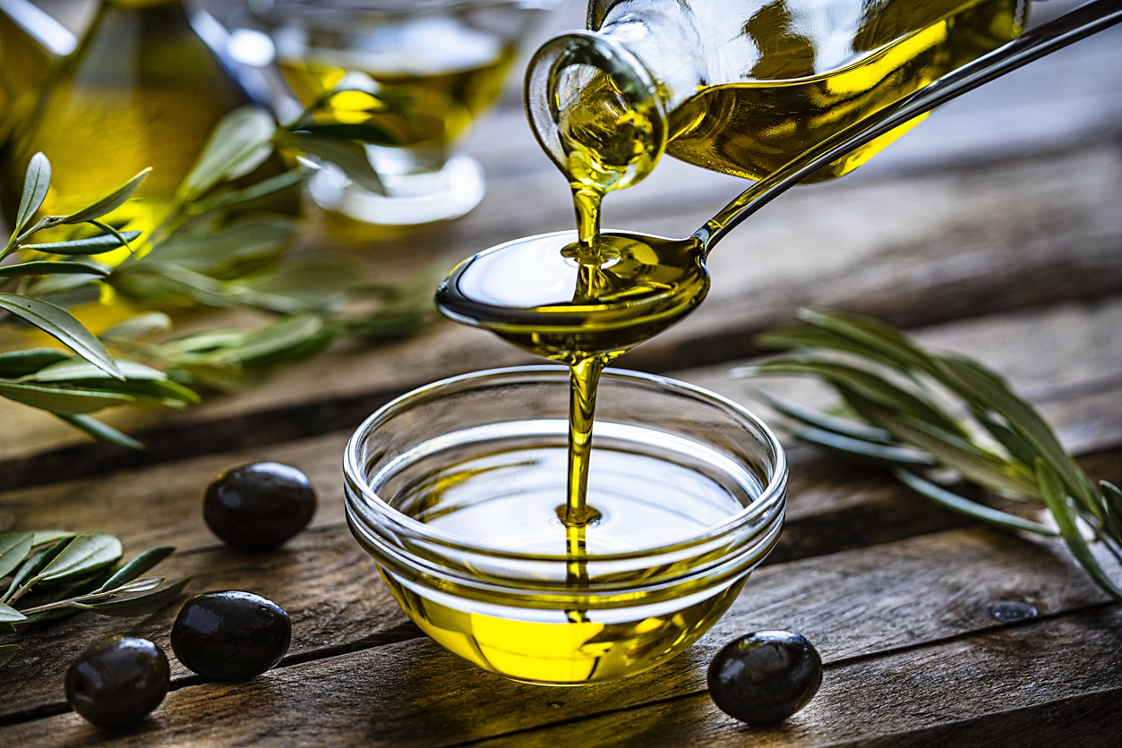 ما هو الفرق بينهم.. الاختلاف بين زيت الزيتون البكر والعادي في الأسواق!! 5 ما هو الفرق بينهم.. الاختلاف بين زيت الزيتون البكر والعادي في الأسواق!!