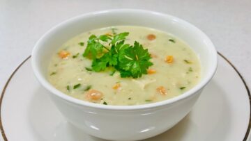 بمذاق جميل ومكونات متوفره.. طريقه عمل شوربه صدور الدجاج والشوفان سريعًا